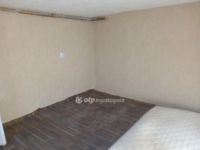 Eladó családi ház Gyöngyösoroszi
