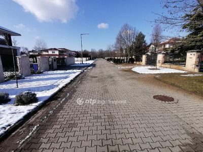 Eladó lakóövezeti telek Debrecen