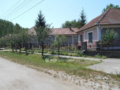 Eladó családi ház Hangács