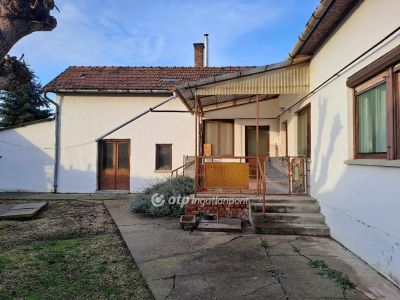 Eladó családi ház Makó