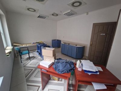 Eladó utcai bejáratú üzlethelység Budapest