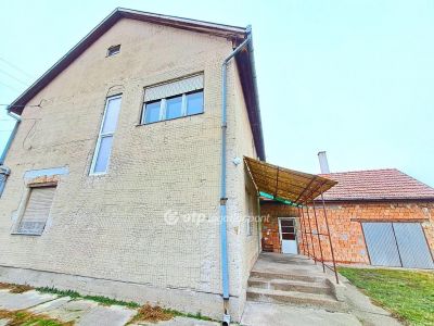 Eladó családi ház Abony