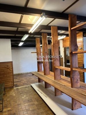 Eladó utcai bejáratú üzlethelység Kerepes