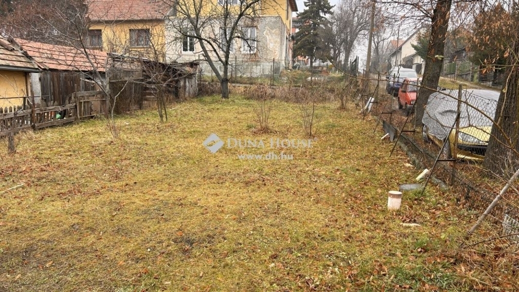 Eladó lakóövezeti telek Szentendre