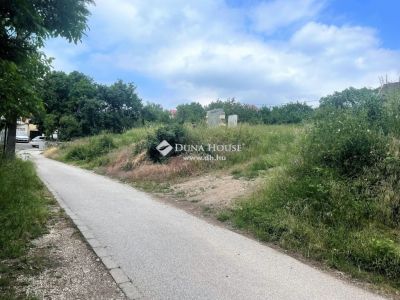 Eladó üdülőövezeti telek Szentendre