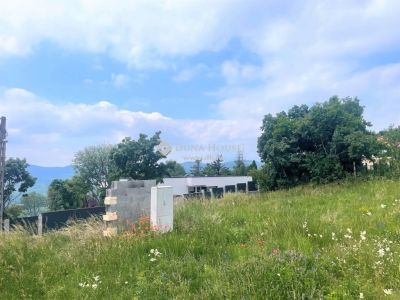 Eladó üdülőövezeti telek Szentendre