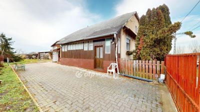 Eladó családi ház Tiszakeszi