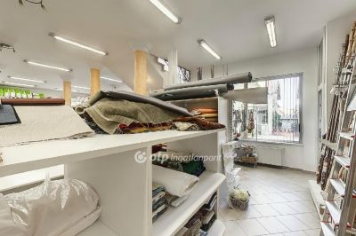 Eladó utcai bejáratú üzlethelység Pilisvörösvár