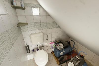 Eladó utcai bejáratú üzlethelység Pilisvörösvár