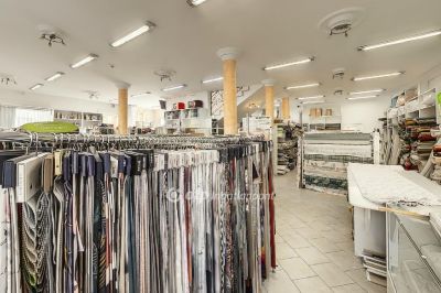 Eladó utcai bejáratú üzlethelység Pilisvörösvár