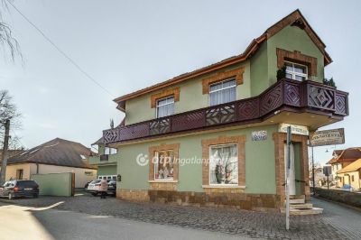 Eladó utcai bejáratú üzlethelység Pilisvörösvár