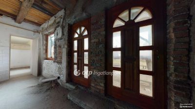 Eladó üzlethelység udvarban Kazincbarcika