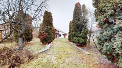 Eladó üzlethelység udvarban Kazincbarcika
