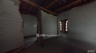 Eladó üzlethelység udvarban Kazincbarcika