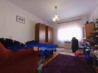 Eladó családi ház Karácsond