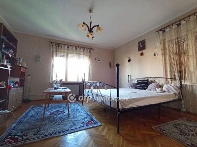 Eladó családi ház Karácsond