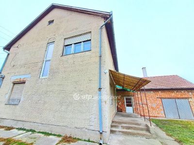 Eladó családi ház Abony