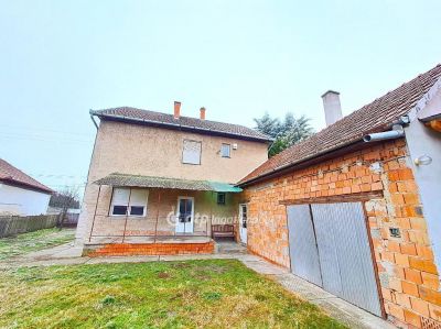 Eladó családi ház Abony