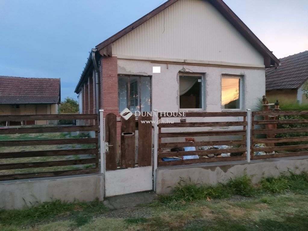 Eladó családi ház Tápiószele
