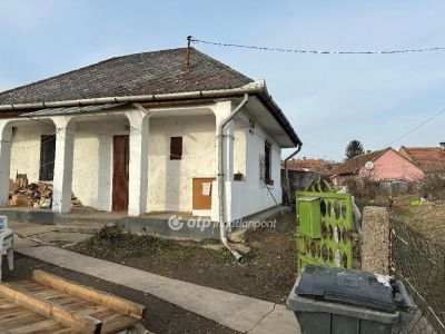 Eladó családi ház Szikszó