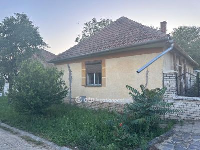 Eladó családi ház Ceglédbercel