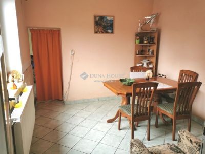 Eladó családi ház Tát