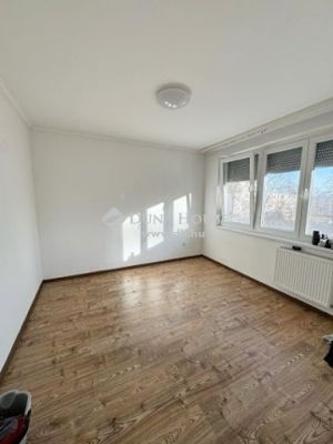 Eladó lakás Oroszlány