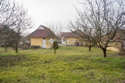 Eladó családi ház Dány