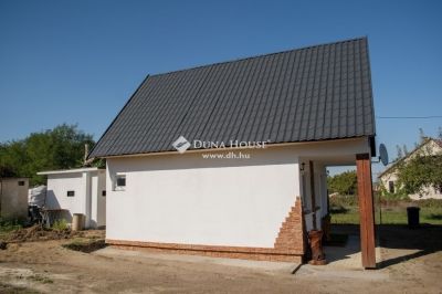 Eladó nyaraló Tura