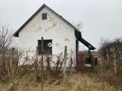 Eladó üdülőövezeti telek Bicske