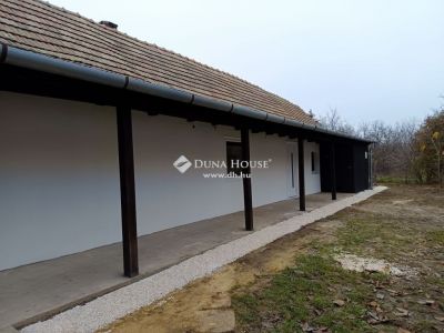 Eladó családi ház Tápióság