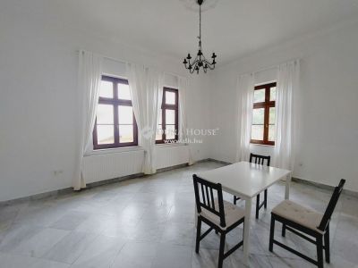 Kiadó családi ház Budapest