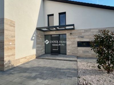 Eladó családi ház Vecsés
