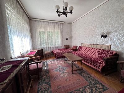 Eladó családi ház Szentmártonkáta