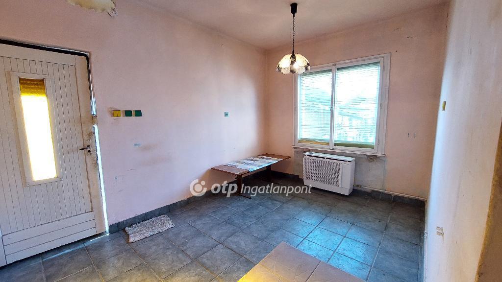 Eladó családi ház Karcag