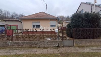 Eladó családi ház Úri