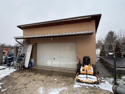 Eladó családi ház Onga