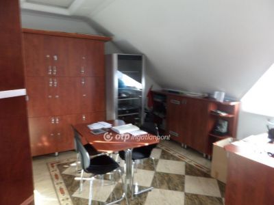 Eladó ipari terület Cegléd