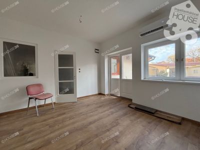Eladó utcai bejáratú üzlethelység Kecskemét