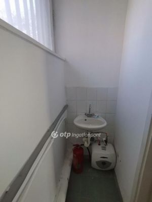 Kiadó utcai bejáratú üzlethelység Békéscsaba