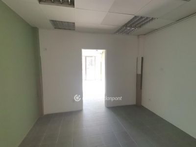 Kiadó utcai bejáratú üzlethelység Békéscsaba