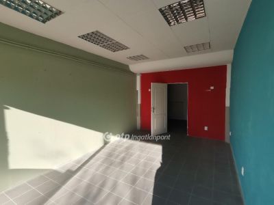 Kiadó utcai bejáratú üzlethelység Békéscsaba