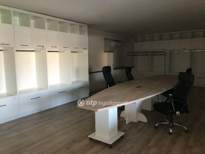 Kiadó ipari terület Komló