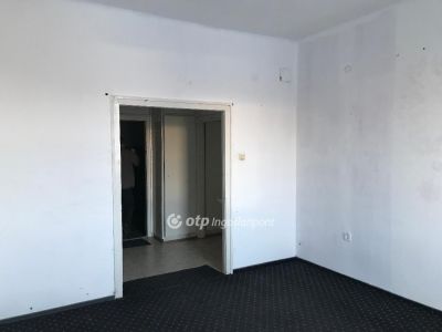 Kiadó ipari terület Komló