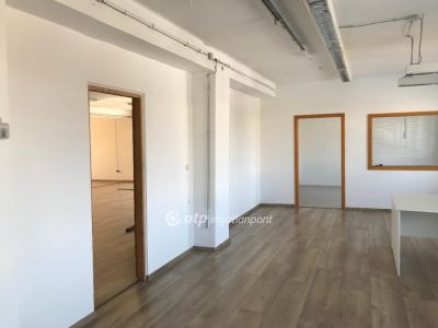 Kiadó ipari terület Komló