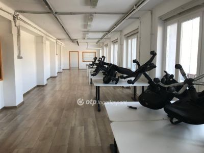 Kiadó ipari terület Komló