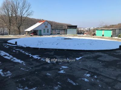 Kiadó ipari terület Komló