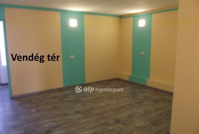 Eladó utcai bejáratú üzlethelység Szigetszentmiklós