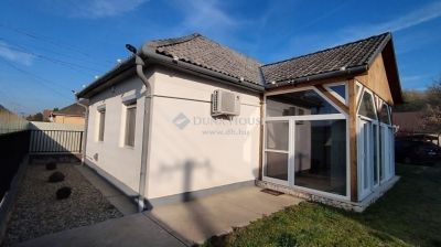 Eladó családi ház Tápiószecső