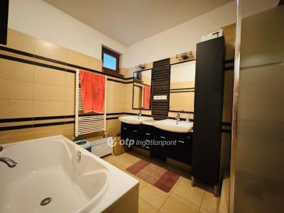 Eladó szálloda, hotel, panzió Hajdúszoboszló